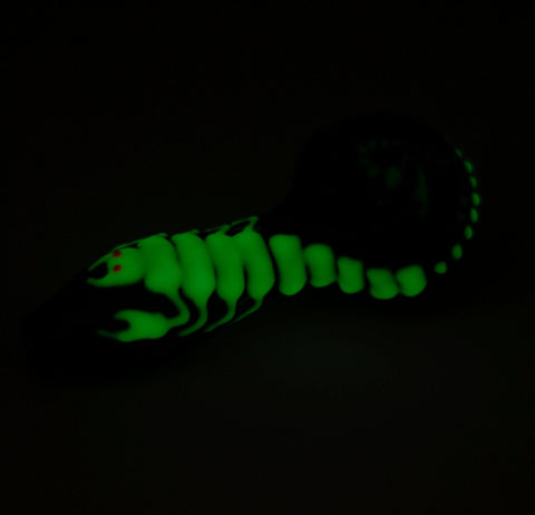 4" Glow in Dark Scorpion Glass Hand pipe - SmokingCats - Discreet Ship from Texas !